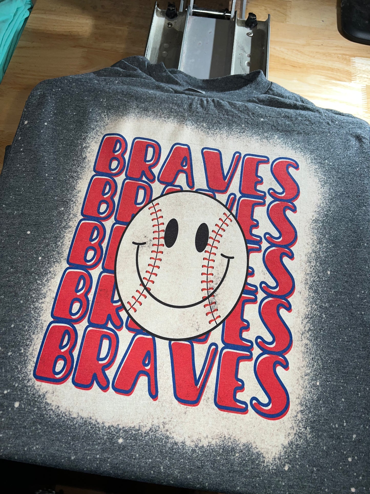 Braves Ripple Smiley - BLEACHED